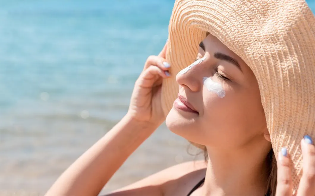 রোদে পুড়ে কালচে ভাব আর নয়! গরমে ত্বক সুরক্ষিত রাখার টিপস-