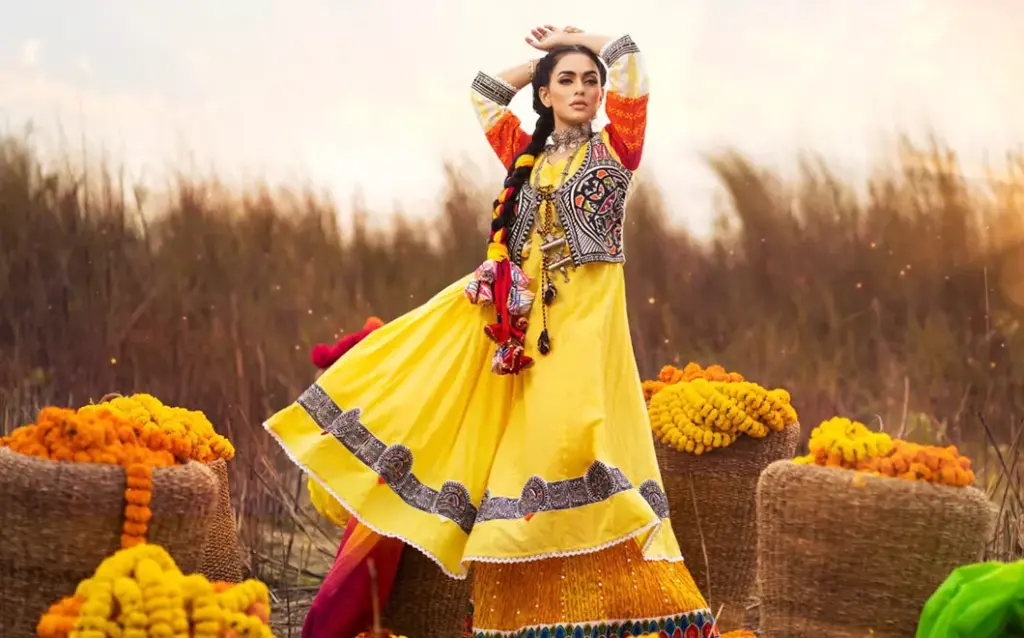 কোন পোশাকের সাথে কেমন চুলের সাজ ভালো মানায়