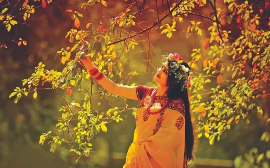 ফাল্গুনে সবাই হলুদ পরে কেন