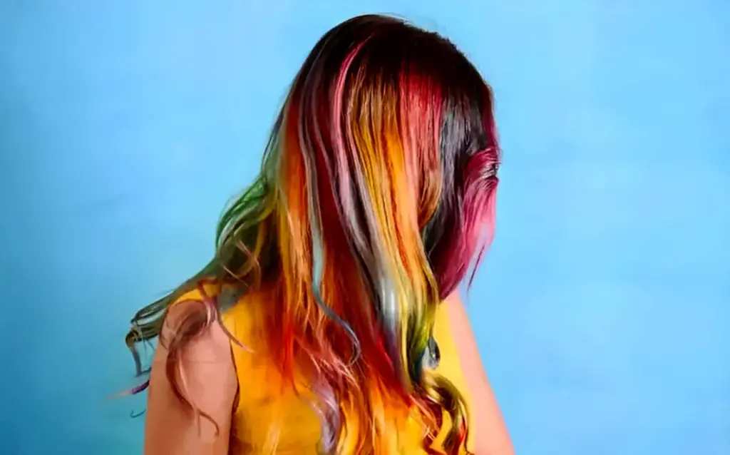 চুলের ক্ষতিকর রঙ থেকে বিরত থাকুন