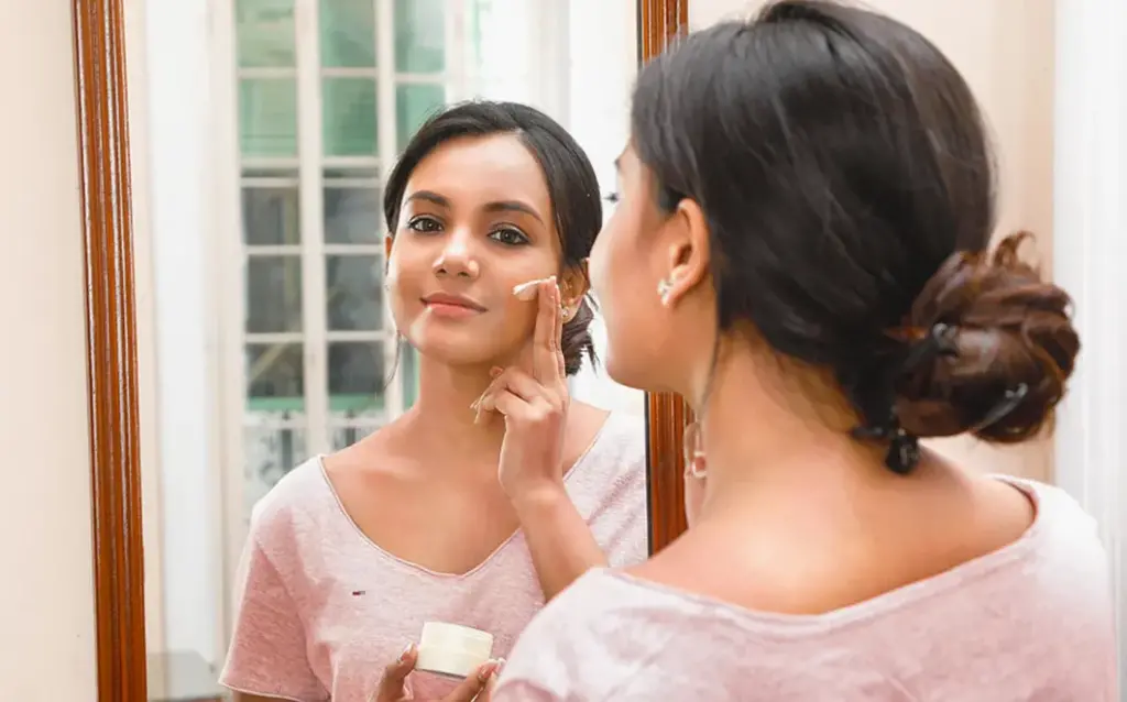 কোন বয়সে কোন ধরনের নাইট ক্রিম লাগানো উচিত