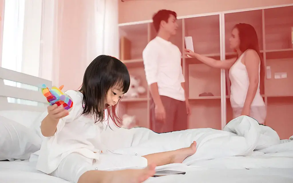 দাম্পত্য কলহ থেকে সন্তানকে দূরে রাখতে করণীয়